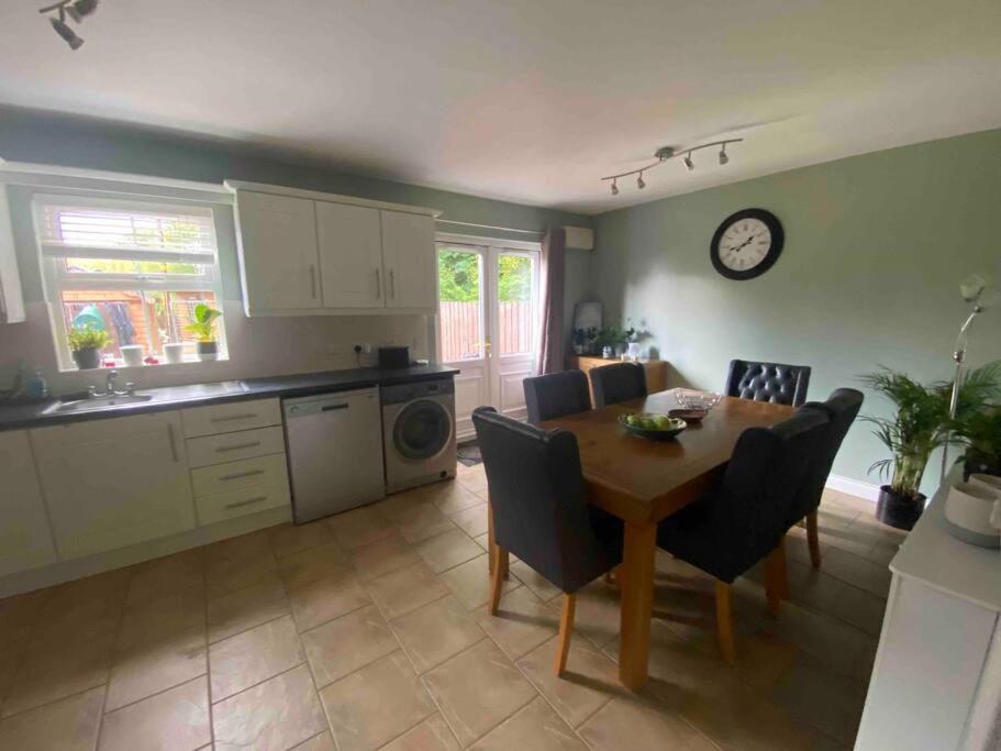 Loughview Gardens - Family Friendly Villa Omagh Buitenkant foto